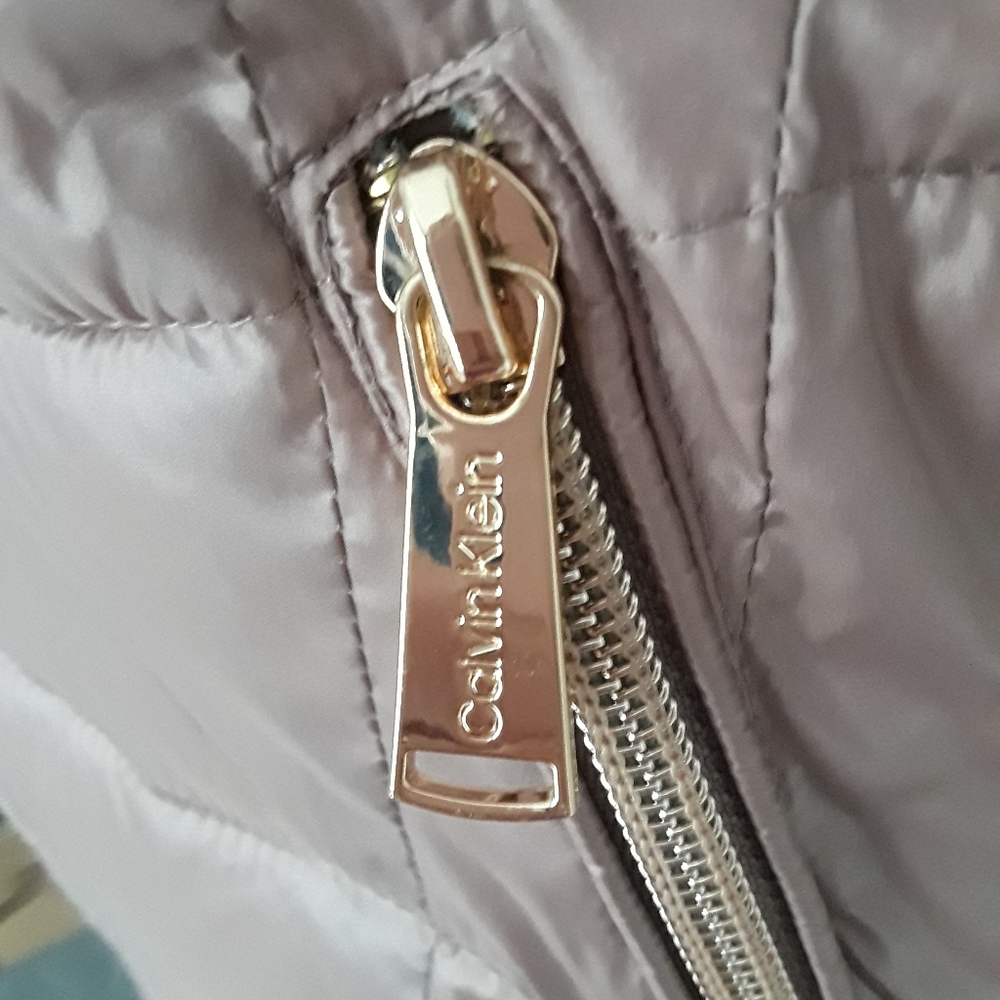 Calvin Klein Pink Rose Gold Puffer Vest Size XS - Picture 2 of 10